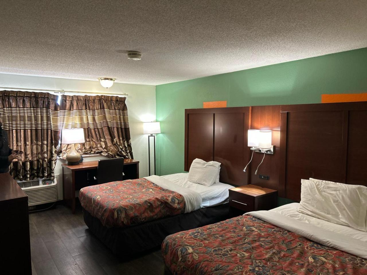 Hillcrest Motel by Oyo Aurora near Lawrenceburg photo 3