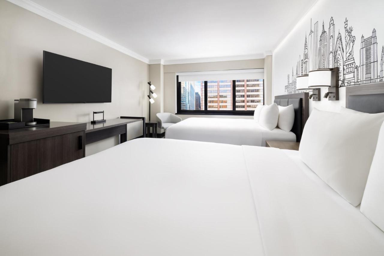 Crowne Plaza Manhattan Times Square by IHG photo 3