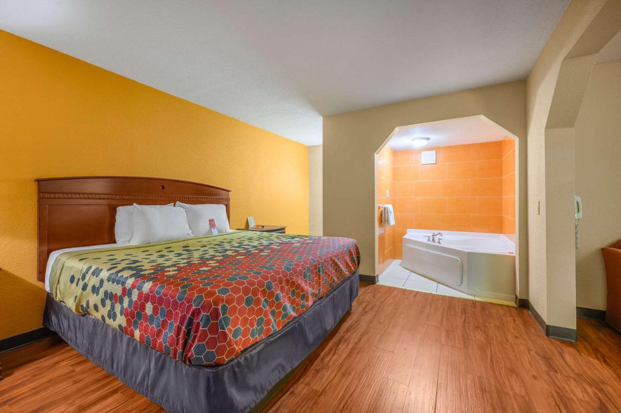 Econo Lodge Decatur South photo 4