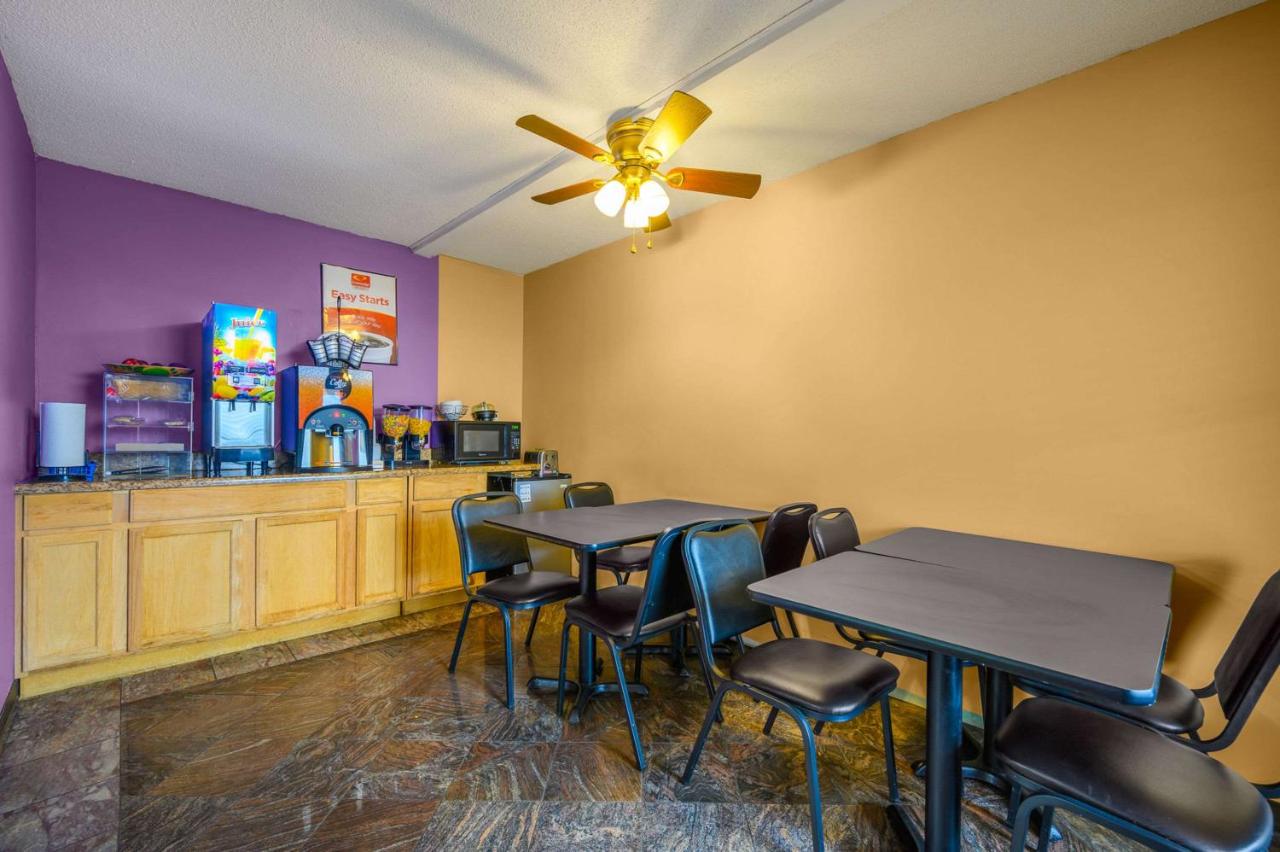 Econo Lodge Decatur South photo 3