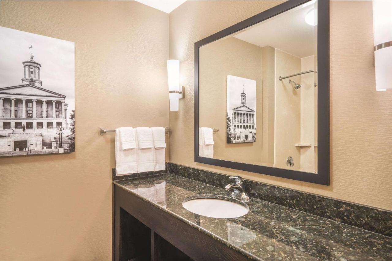 La Quinta Inn & Suites by Wyndham Smyrna TN - Nashville photo 2