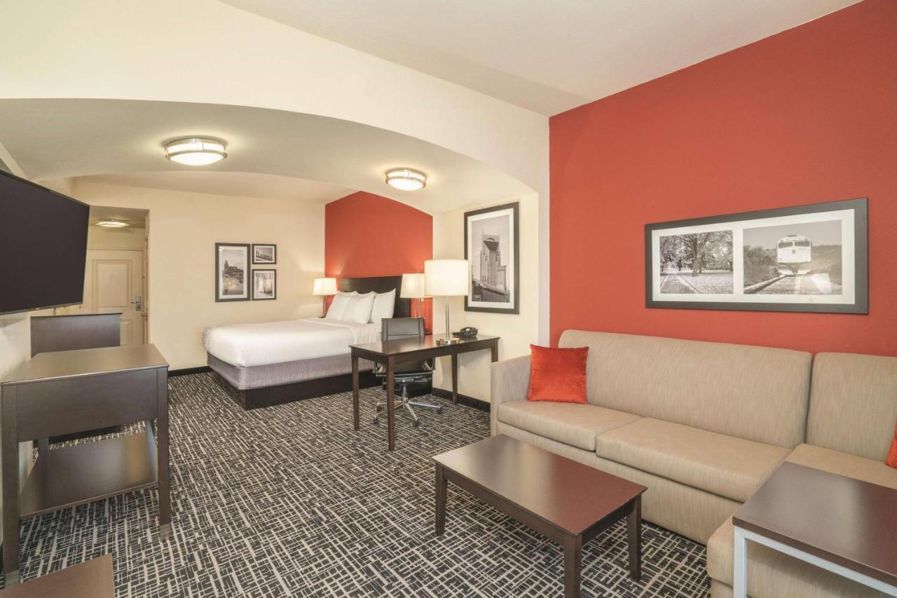 La Quinta Inn & Suites by Wyndham Smyrna TN - Nashville photo 4