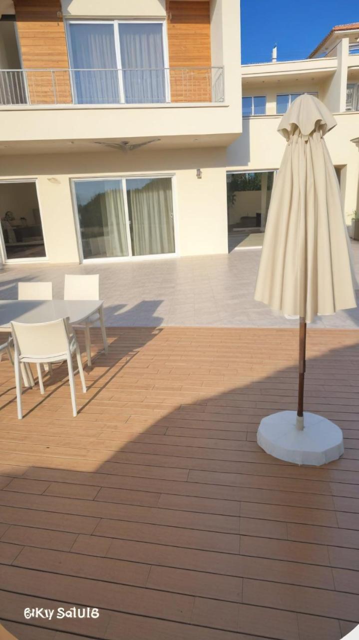 Photo - Beachfront Luxury Villa Idania