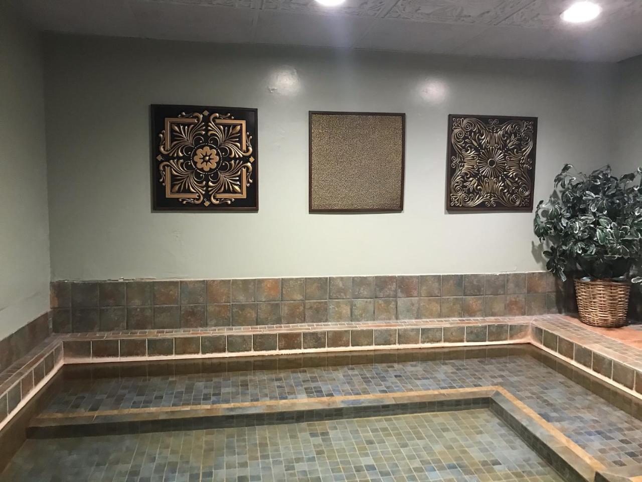 Riverside Hot Springs Inn & Spa - Adults Only photo 3