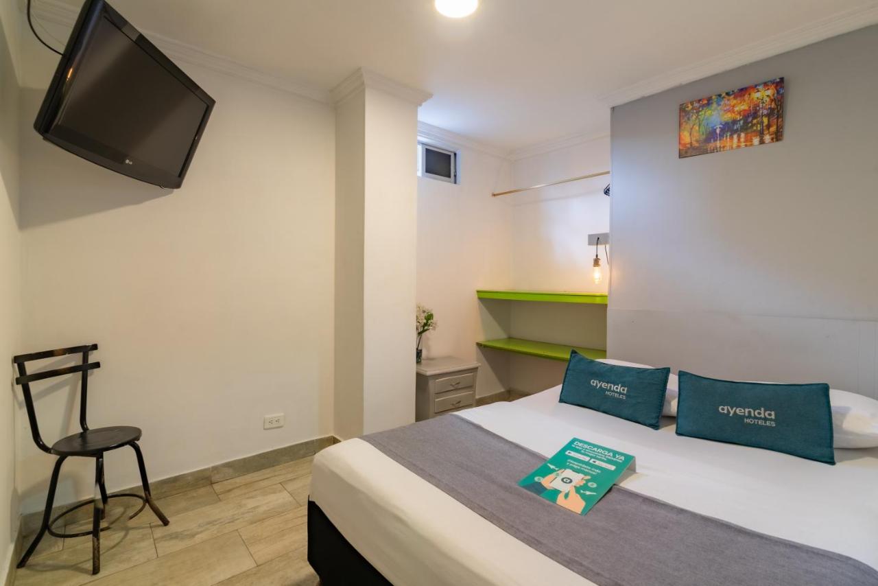 Hotel Elegant Suite photo 2