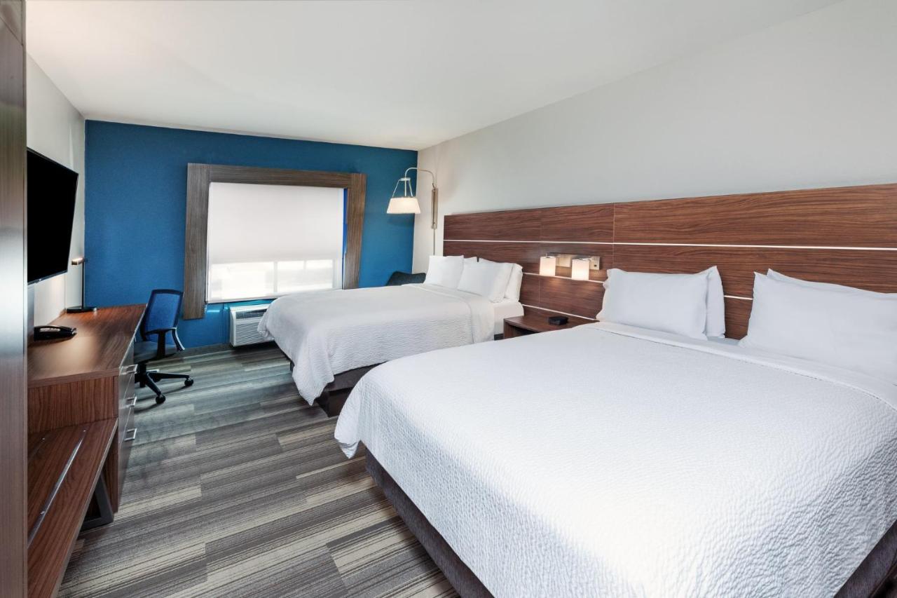 Holiday Inn Express & Suites Del Rio by IHG photo 3