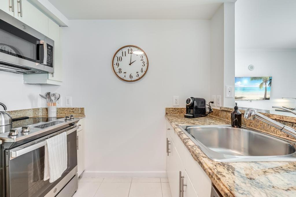 Bay View Beauty 1 Bedroom condo in Coconut Grove Parking Included - 4