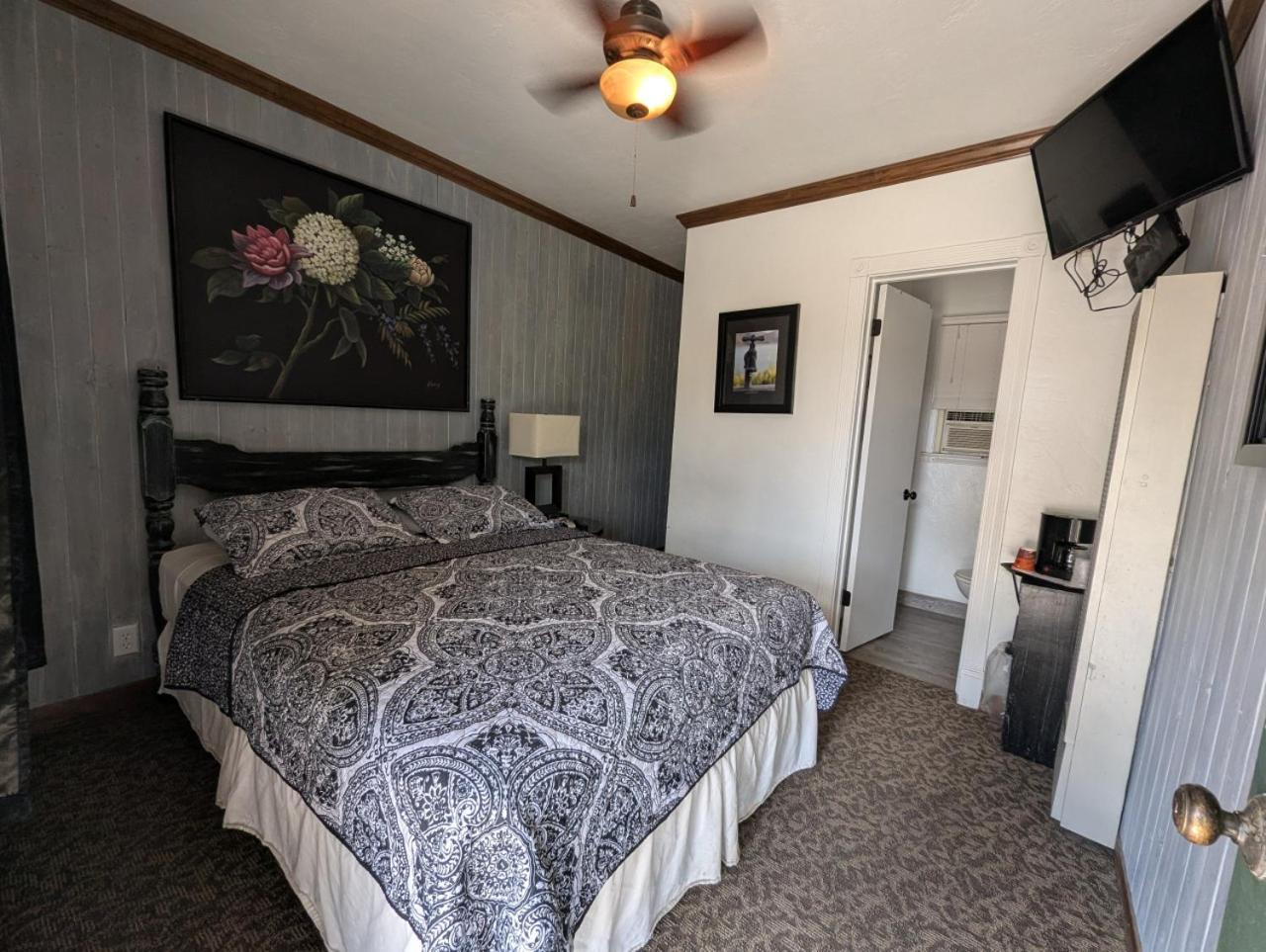 Squaw Valley Motel Room 4