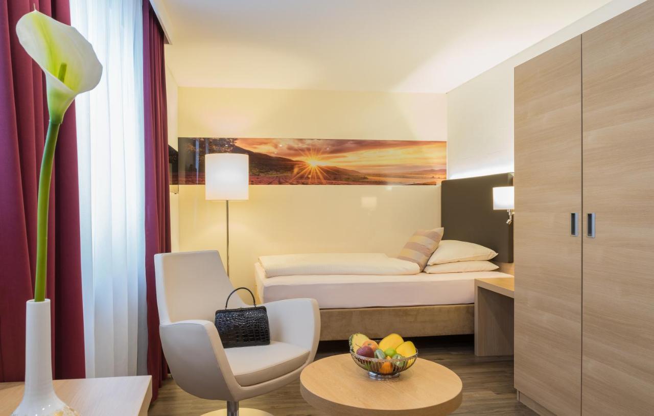 Hotel Holl photo 2