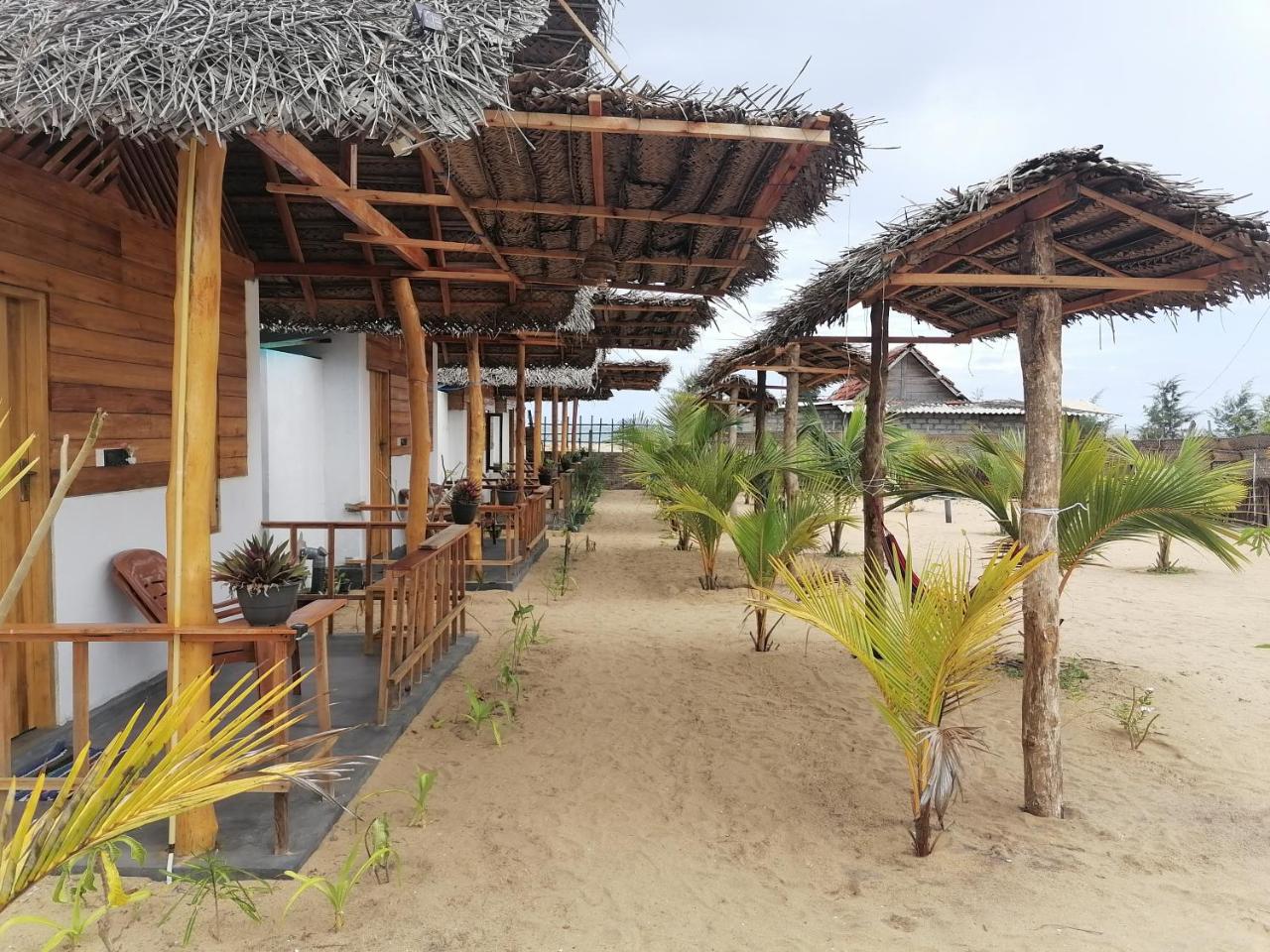 Amwaj Blue Cabana Arugambay