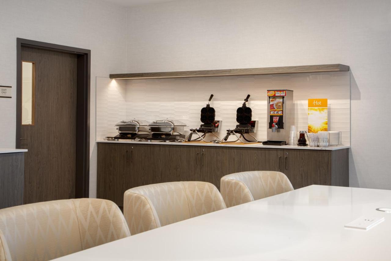 Quality Inn & Suites photo 2