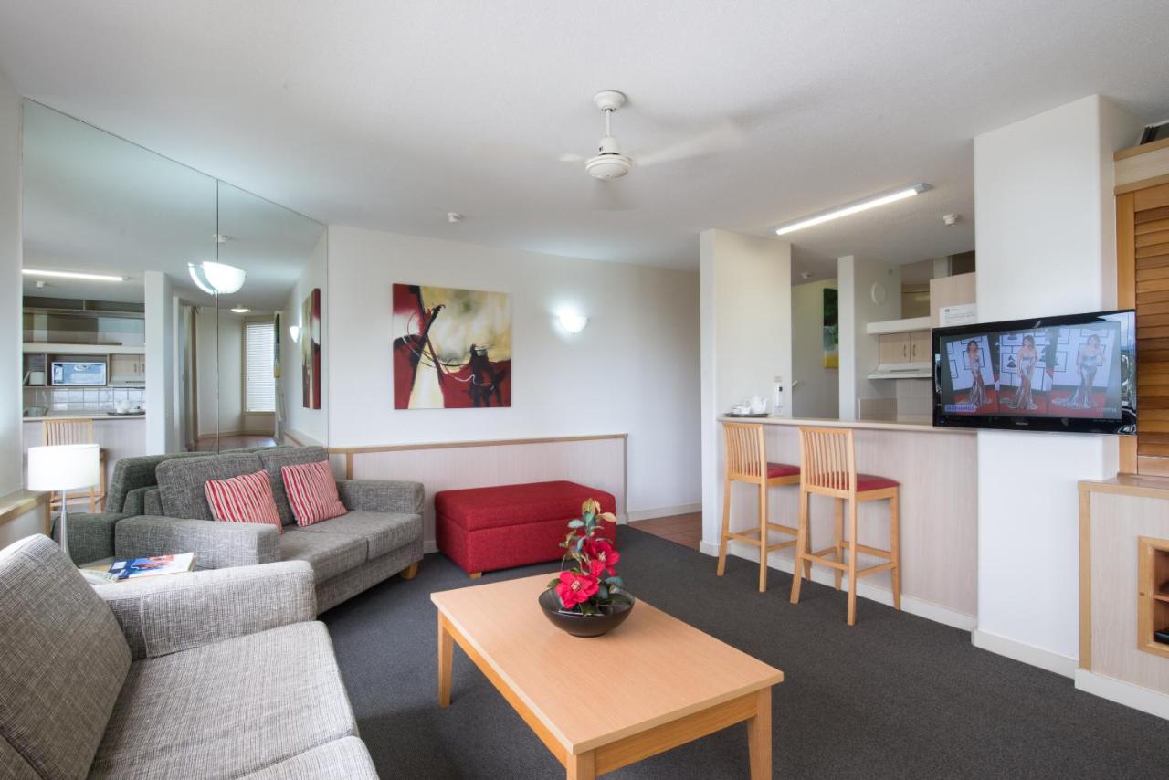 Tiki Hotel Apartments Surfers Paradise photo 2