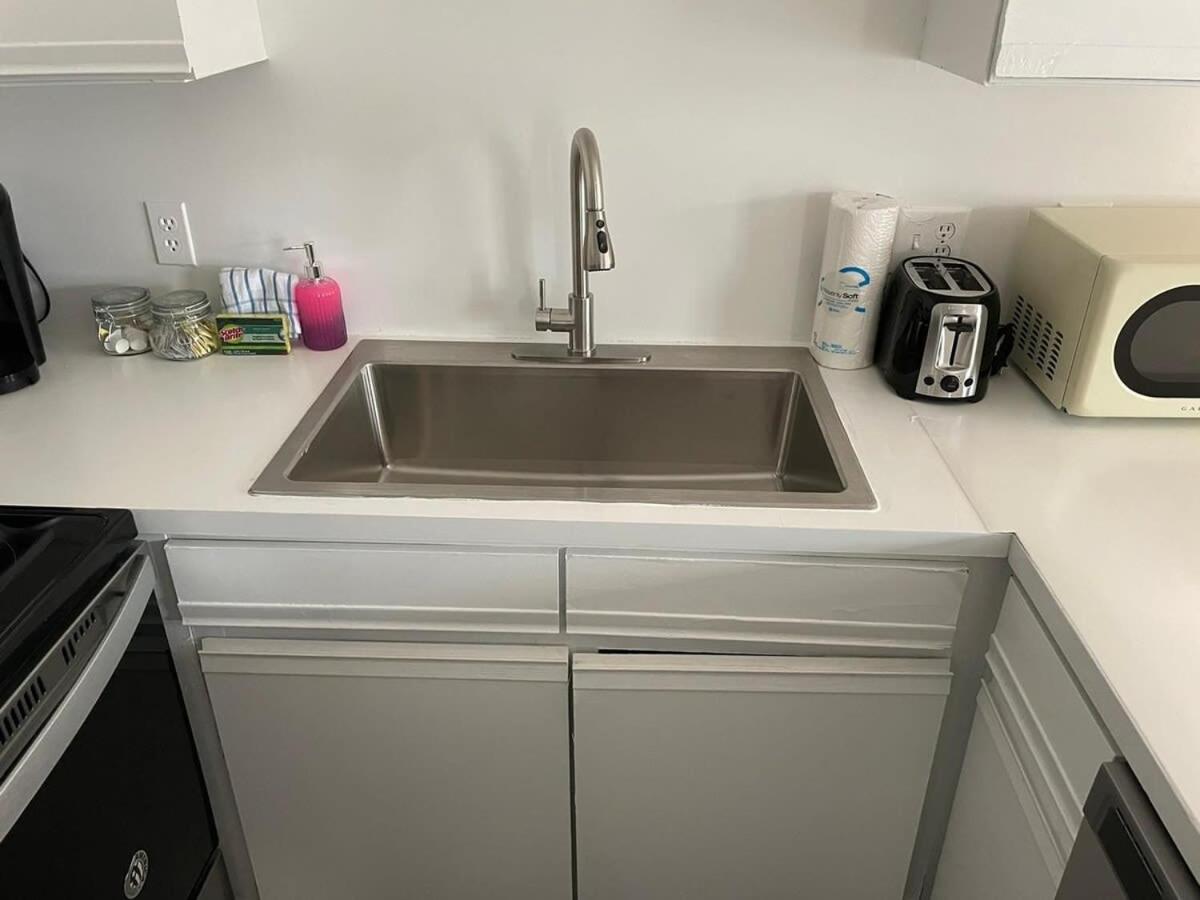 #H Beautiful condo minutes from the beach photo 4
