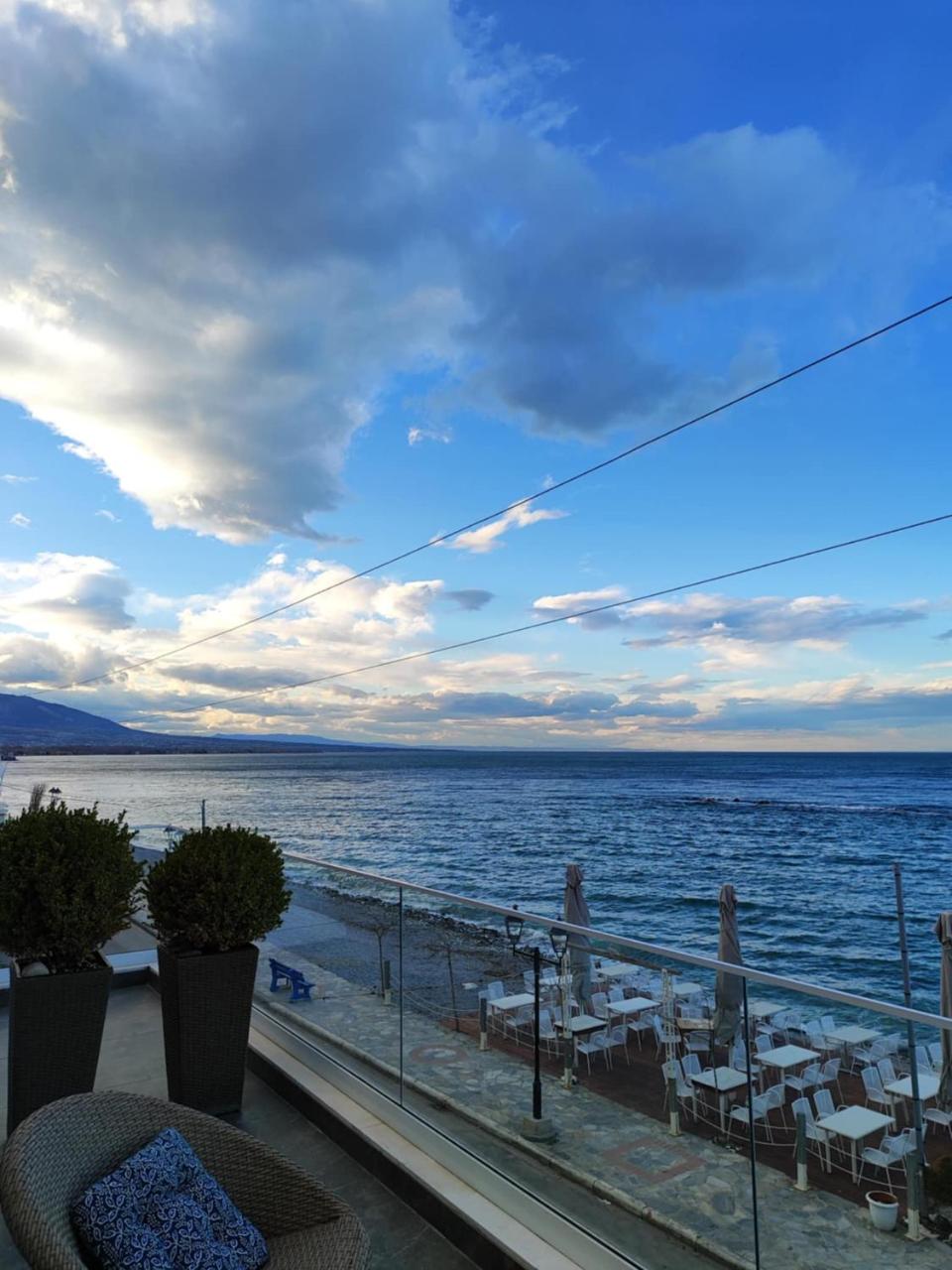 Galazio Seaside Luxury Rooms & Coffee Shop - 4