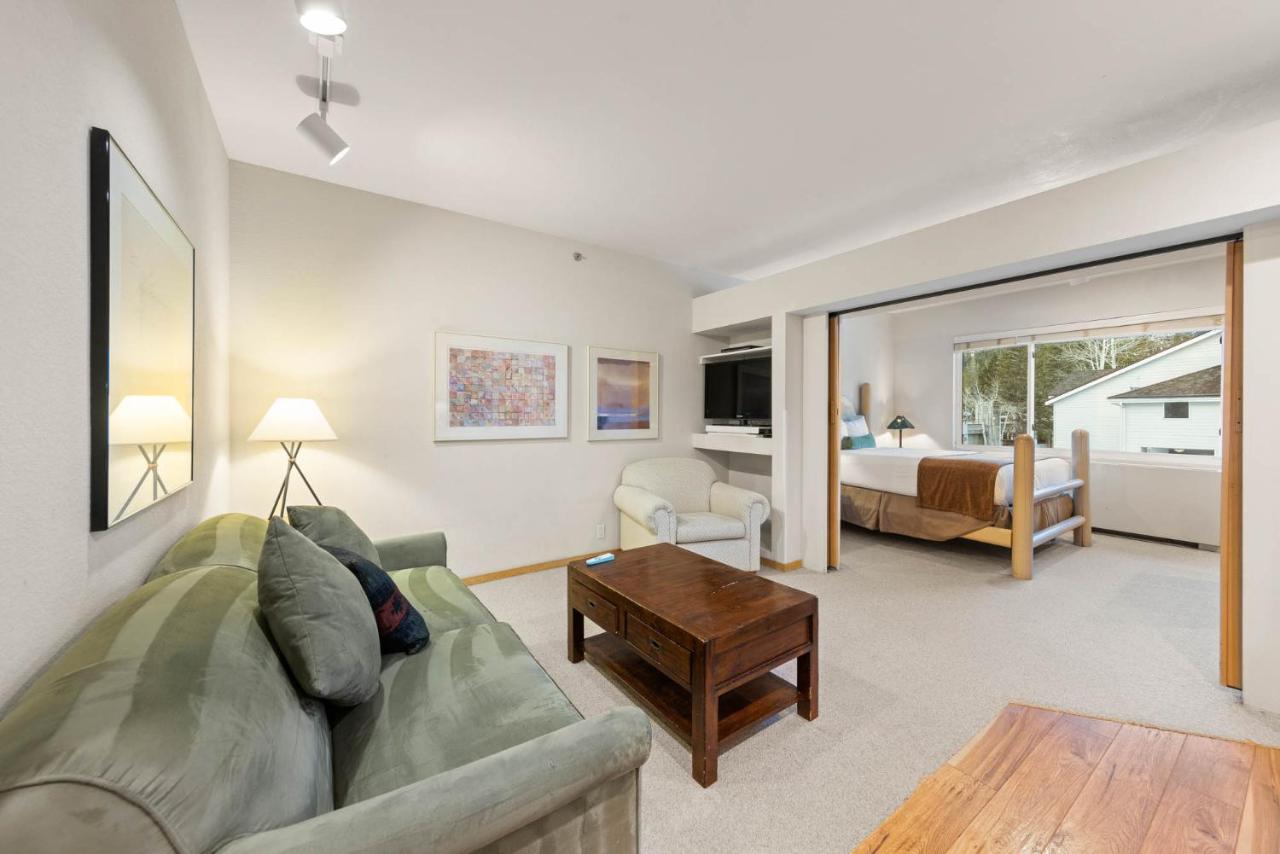 Palisades Tahoe Lodge Rentals Studio #256 - 2