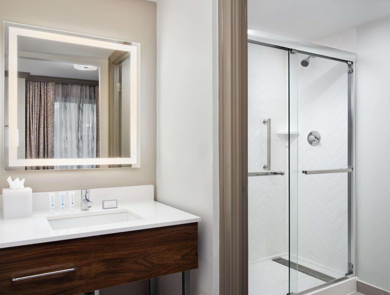 Hampton Inn & Suites by Hilton New Orleans Canal St. French Quarter photo 4