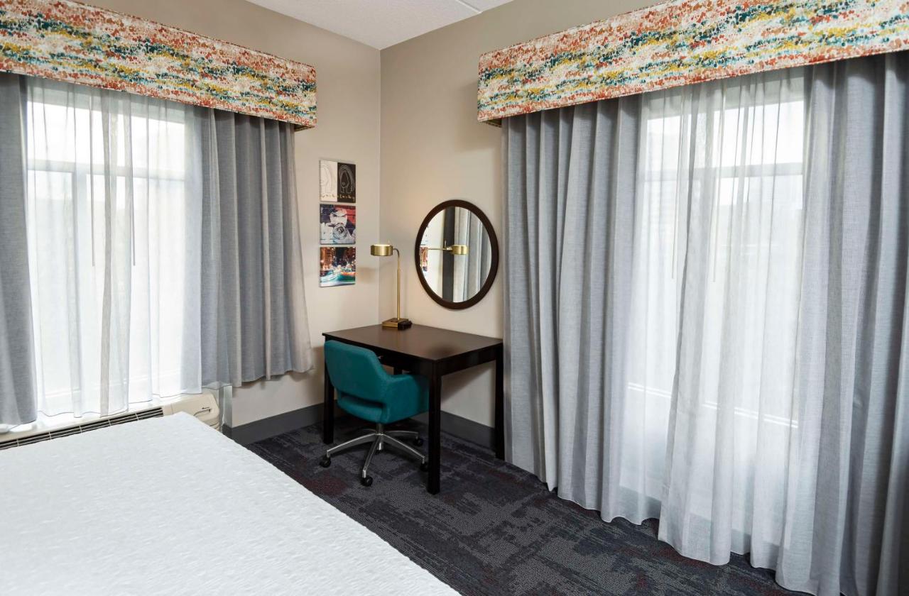 Hampton Inn & Suites Raleigh Downtown photo 2