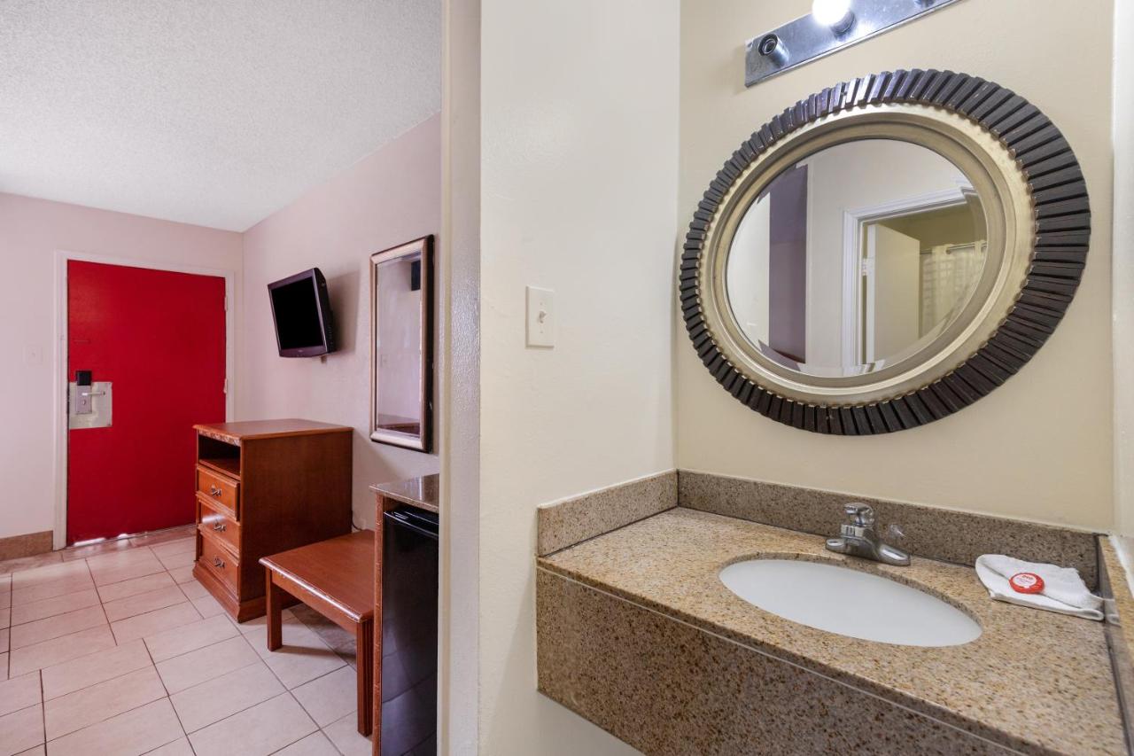 OYO Hotel San Antonio Lackland near Seaworld photo 4