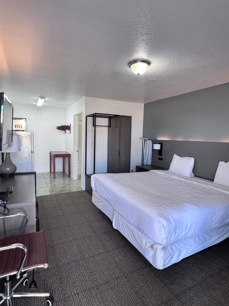 OYO Garden Inn and Suites Pearsall I-35 East photo 4
