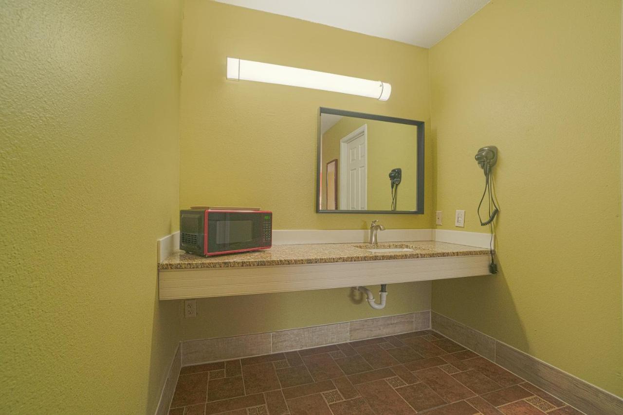 Aransas Bay Inn & Suites Corpus Christi by OYO photo 4