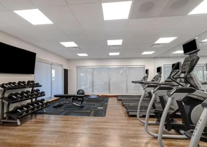 Holiday Inn Express And Suites Detroit Dearborn By IHG photo 3
