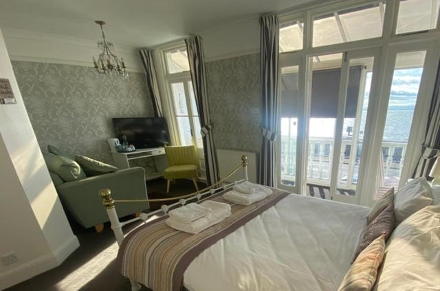 Pebbles Guest House - 3