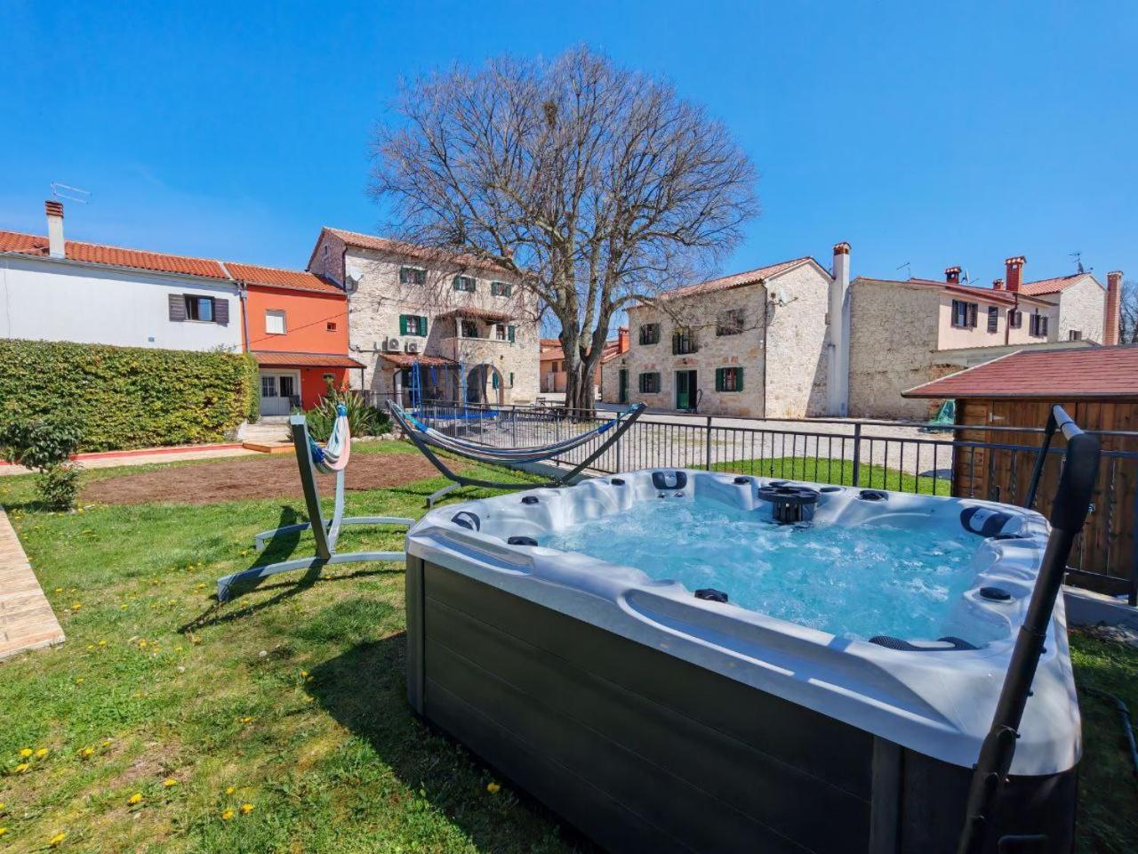 Villa Antonci-18, pool, 3 houses, jacuzzi, private territory - 4