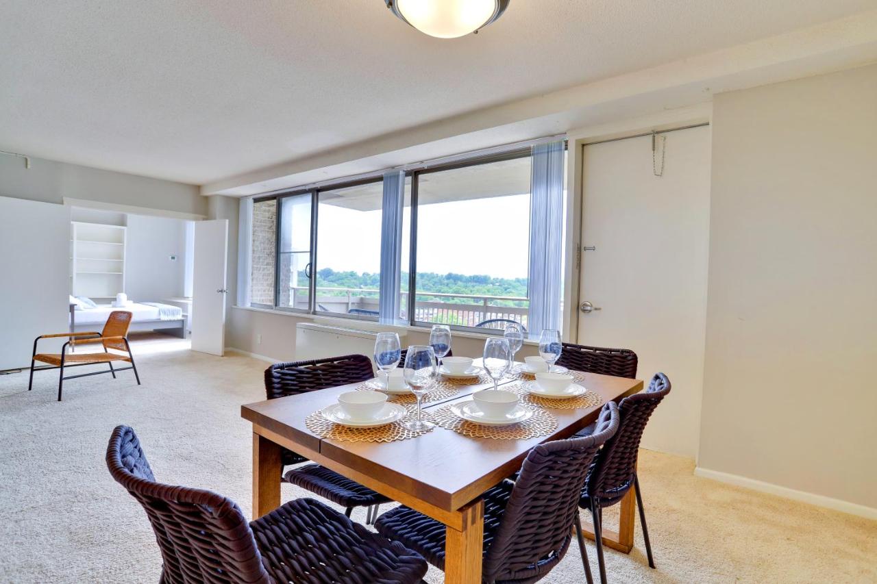 Group-Friendly Stay Near Metro - 4