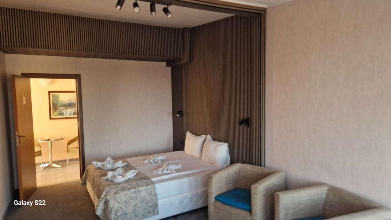 Family Hotel Kedara photo 4