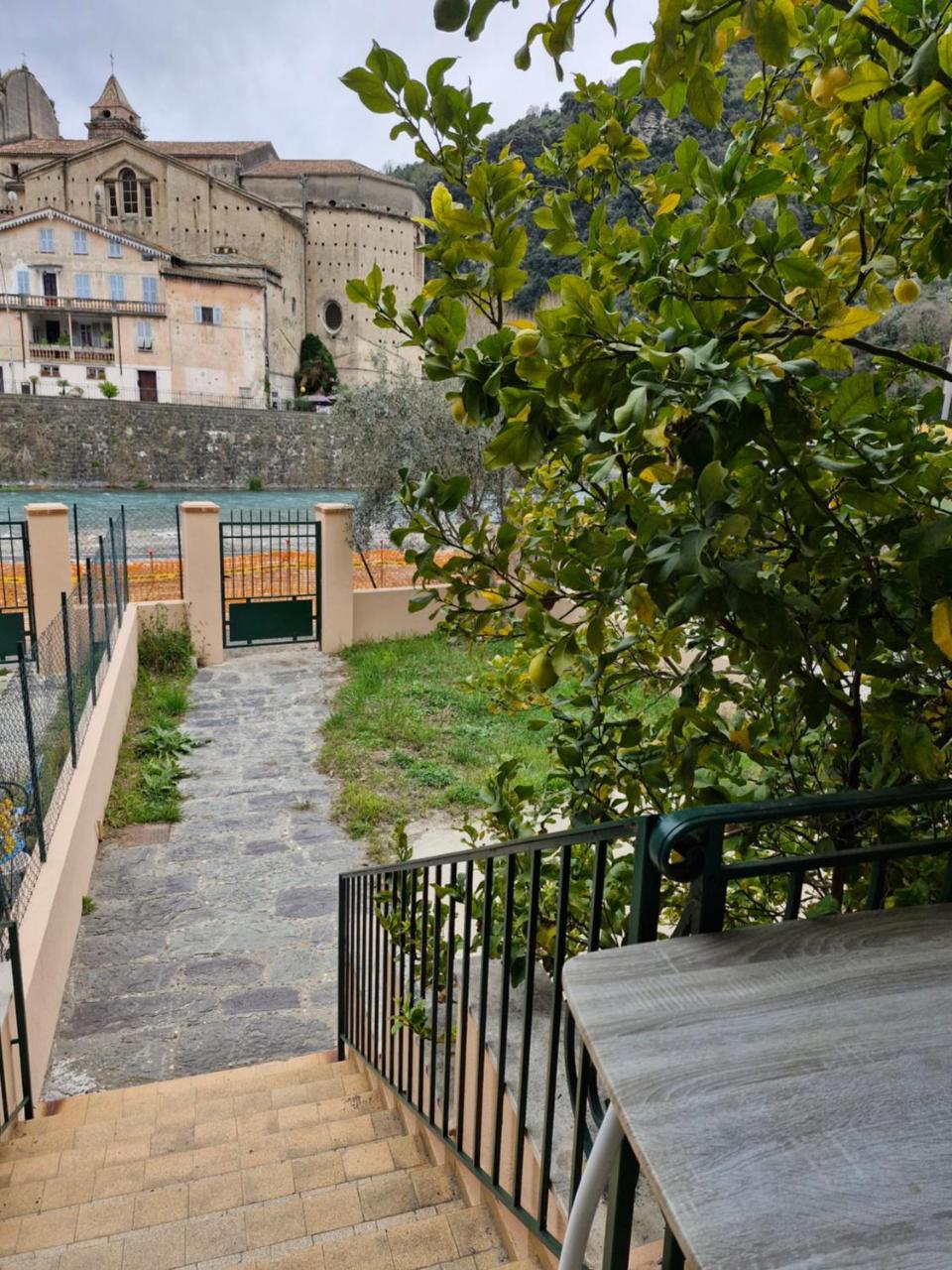 Superbe Rez-de-Jardin refait à neuf. - 3