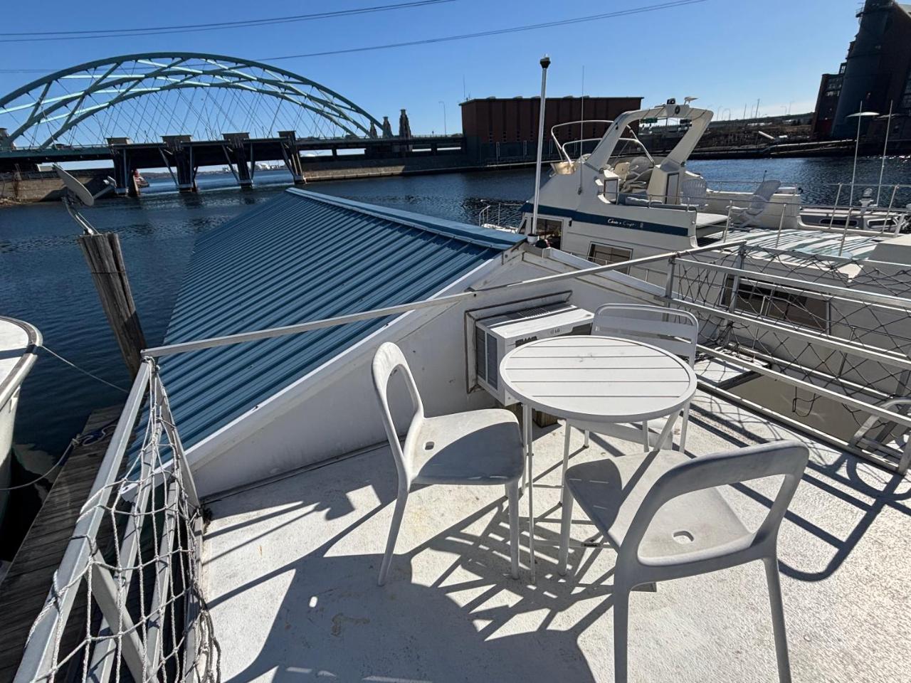 Houseboat in Providence! photo 2