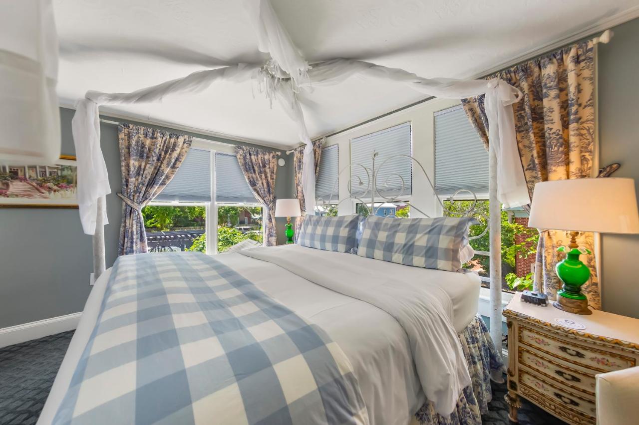 Aerie Bed & Breakfast - 4