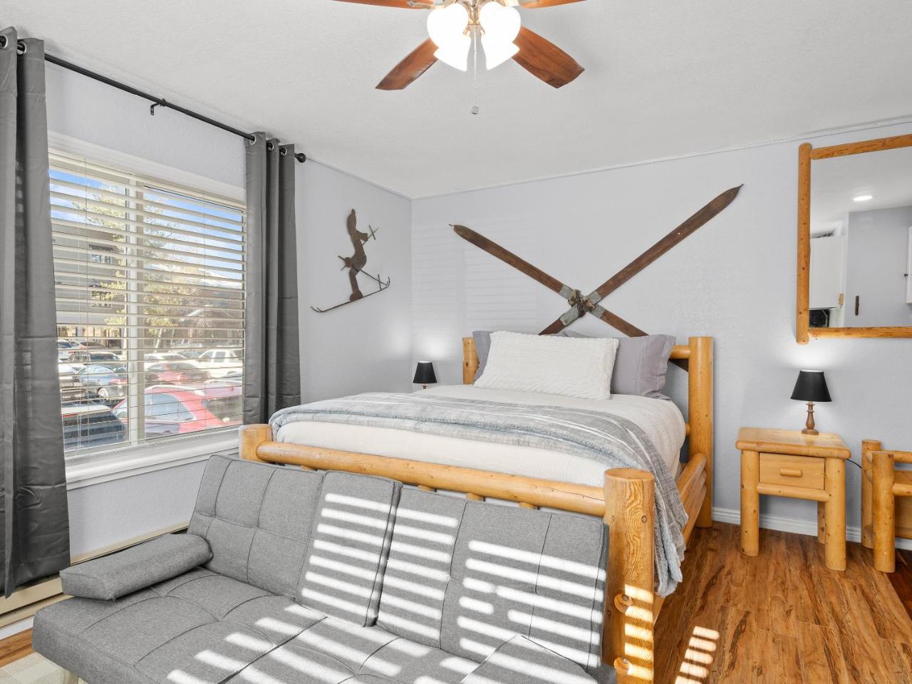 Carriage House Condominiums by All Seasons Resort Lodging photo 4