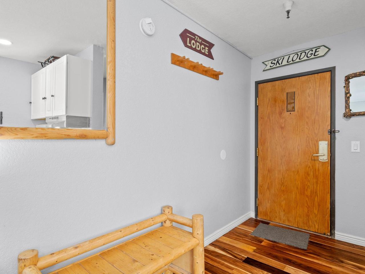 Carriage House Condominiums by All Seasons Resort Lodging photo 2