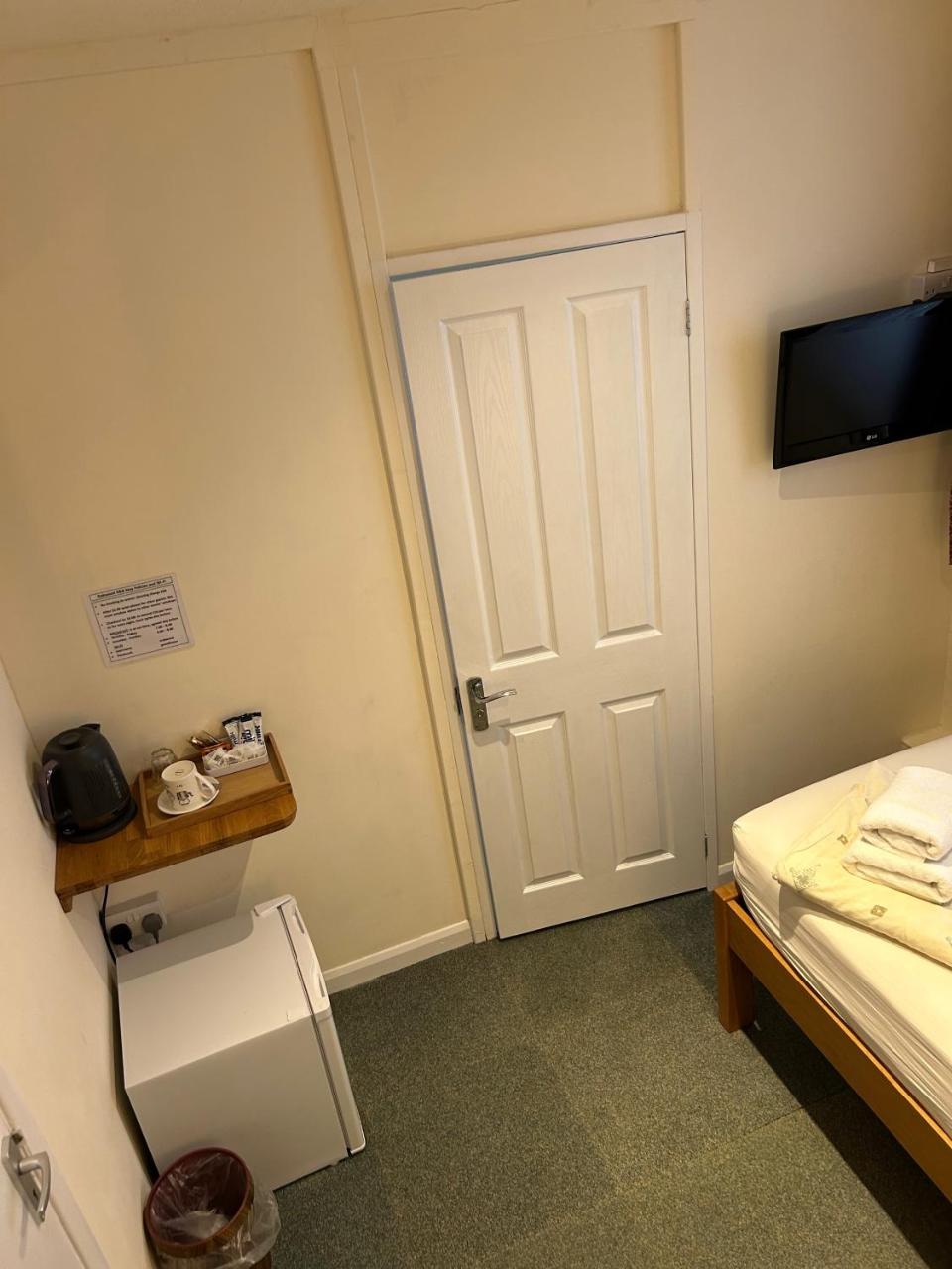 Oakwood Bed and Breakfast Heathrow photo 2