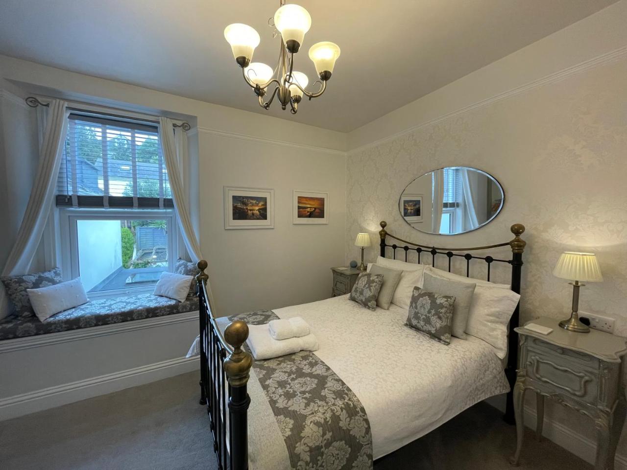 Trefoil Guest House - 6
