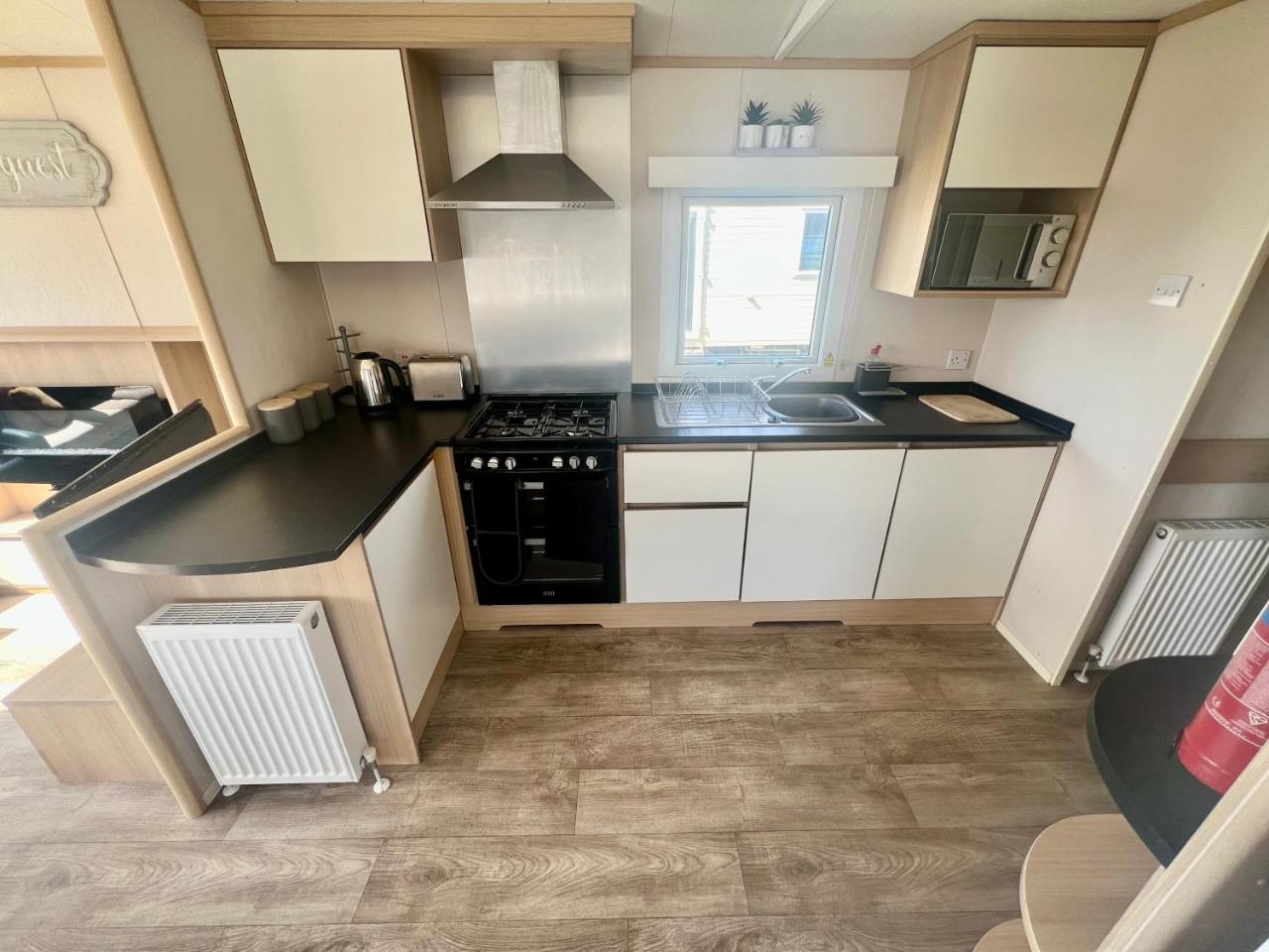 Reeva's Retreat at Littlesea Holiday Park, Weymouth - 3