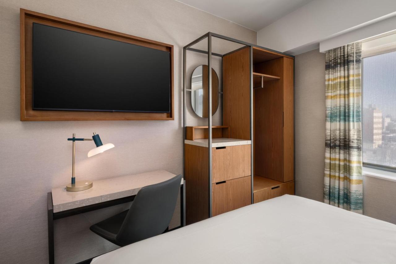 Hampton Inn by Hilton Long Island City New York photo 4