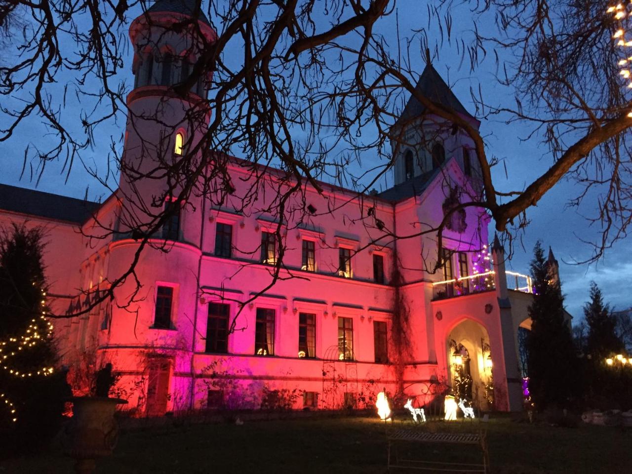 Schlosshotel Bredenfelde photo 2