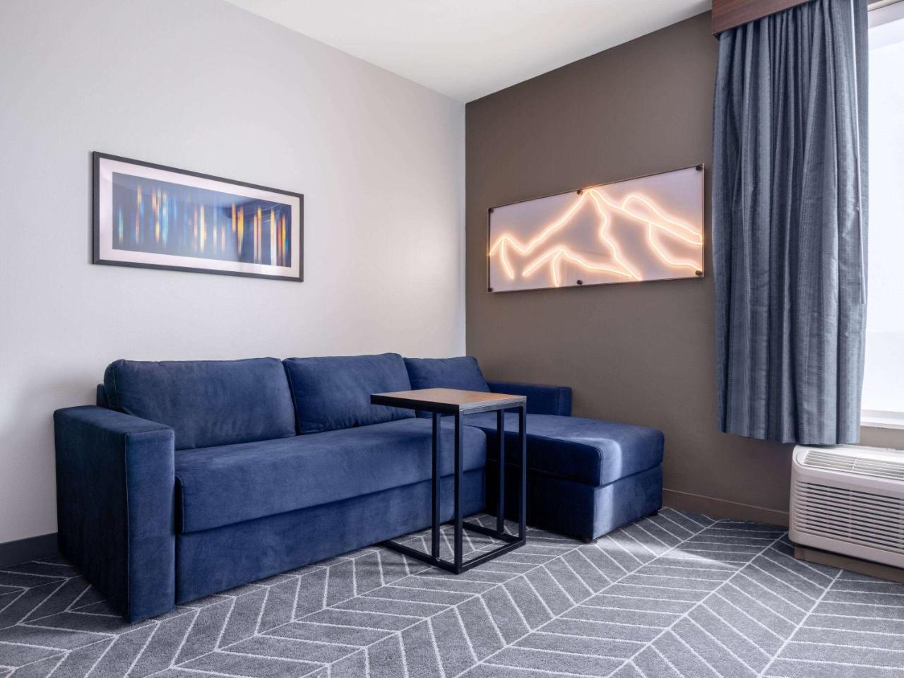 La Quinta by Wyndham Chelsea Birmingham photo 4