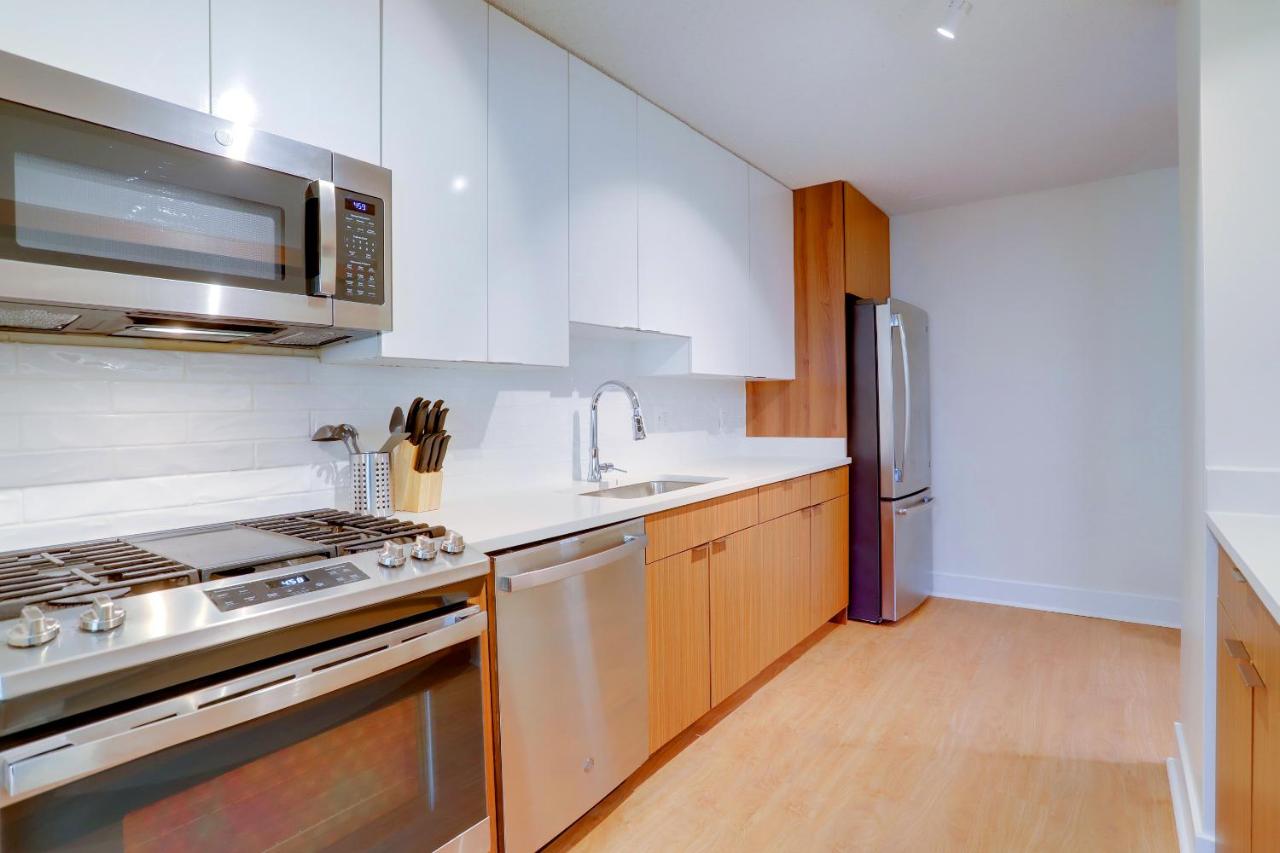 Central Apartment with Easy Metro Access - 3