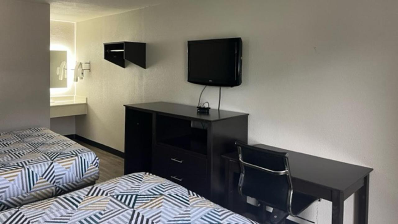 Motel 6 Baton Rouge, LA - East - I-12 photo 4