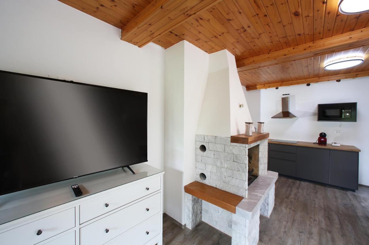 Sunset Valley Apartments and Rooms - 4