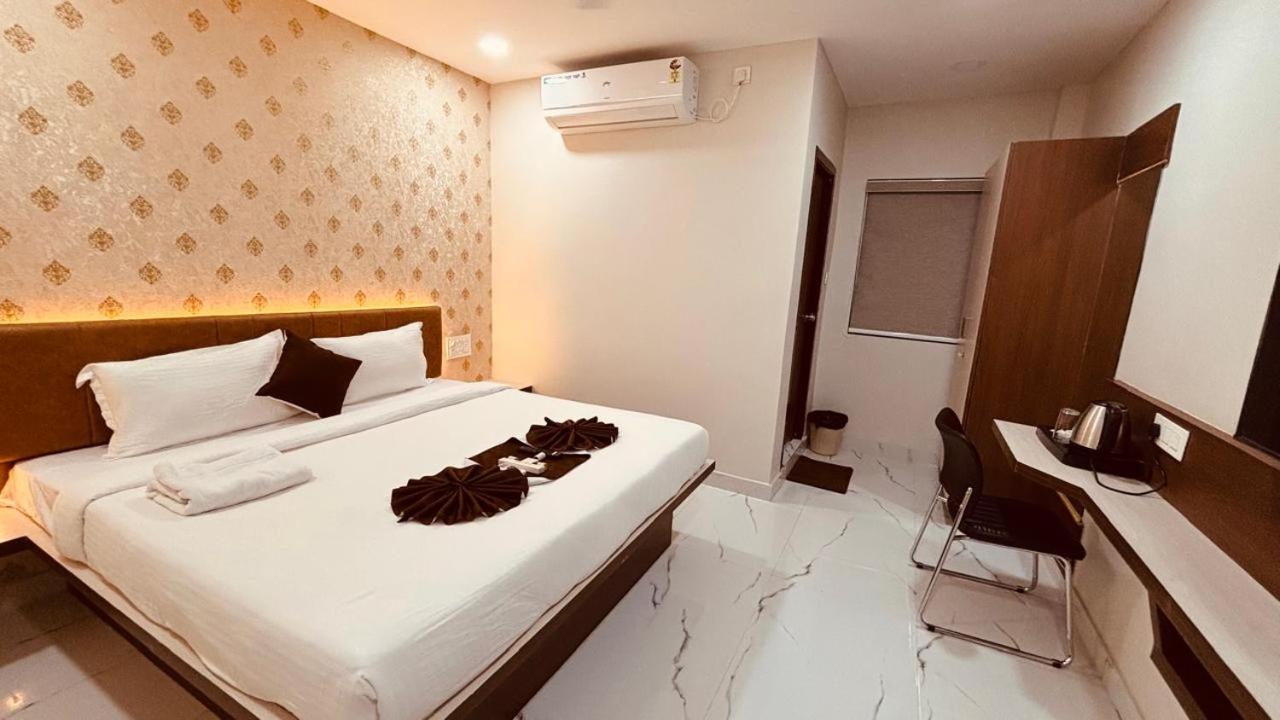 Photo - Hotel Mithra Grand