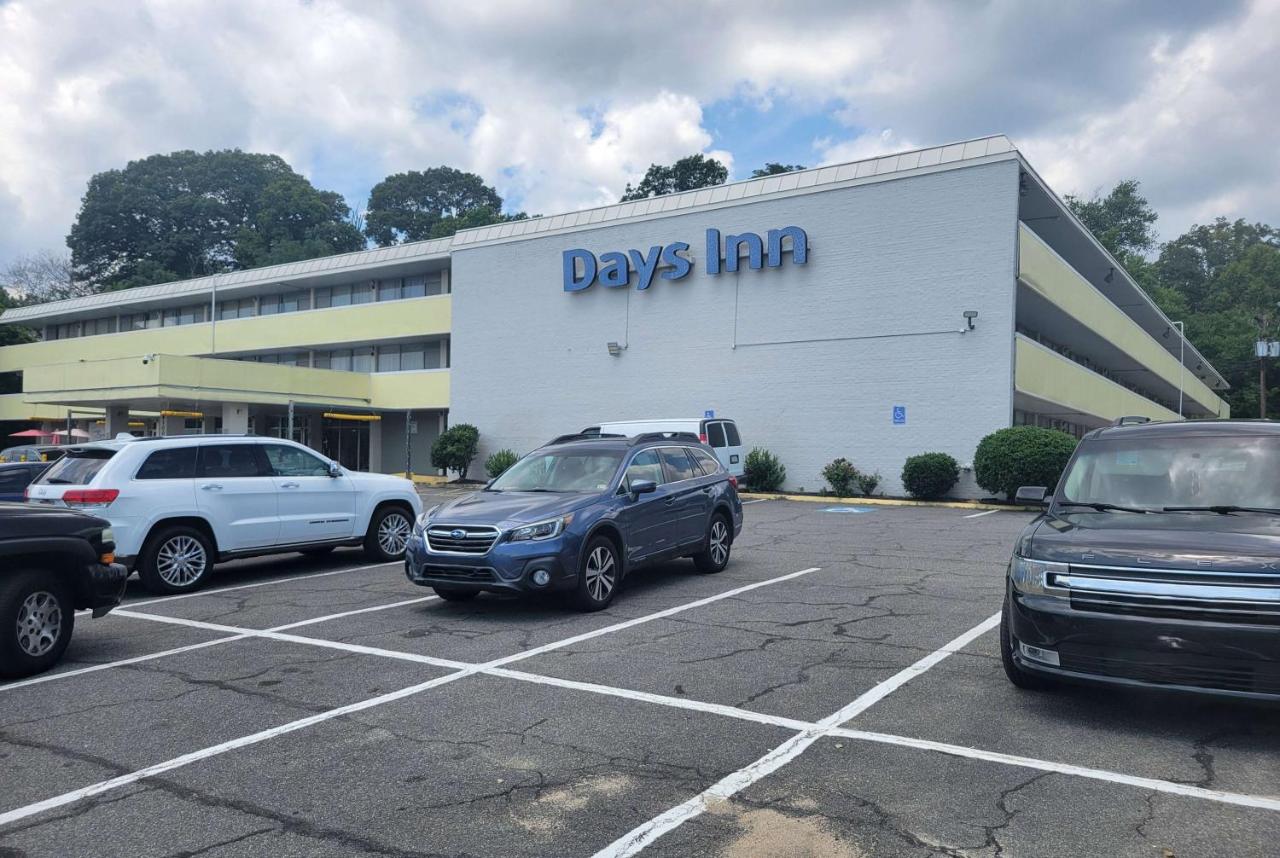 Days Inn by Wyndham Alexandria South hotel near Gaylord National Resort & Convention Center