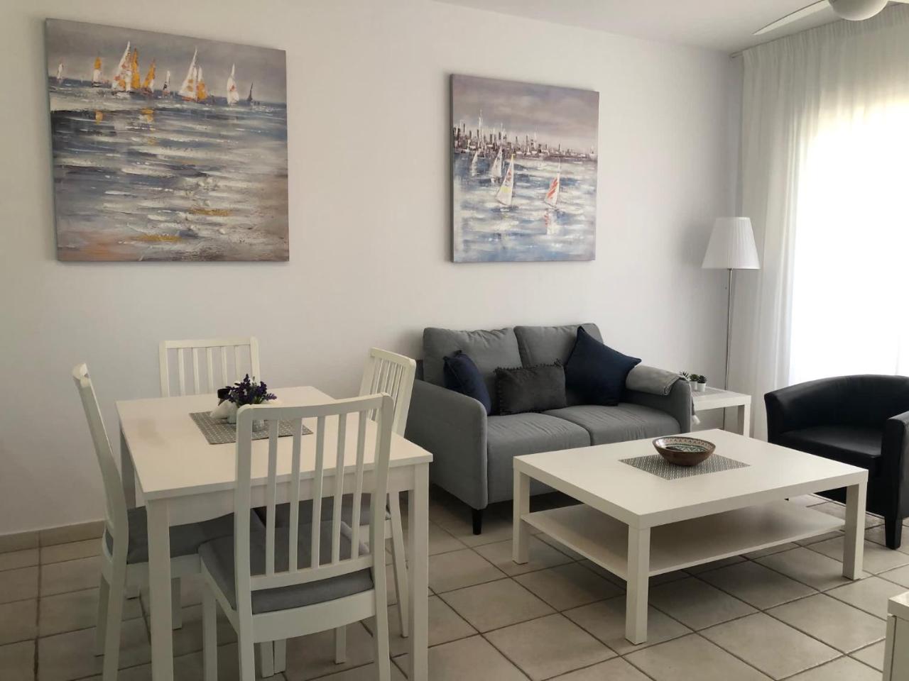 Stylish 1BR Apt With Pool - Near Mall, Restaurants & Shops - 3