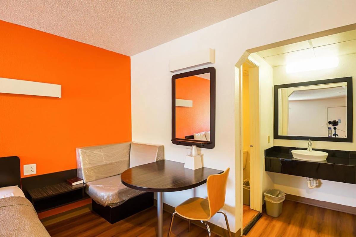 Economy Hotel Kansas City