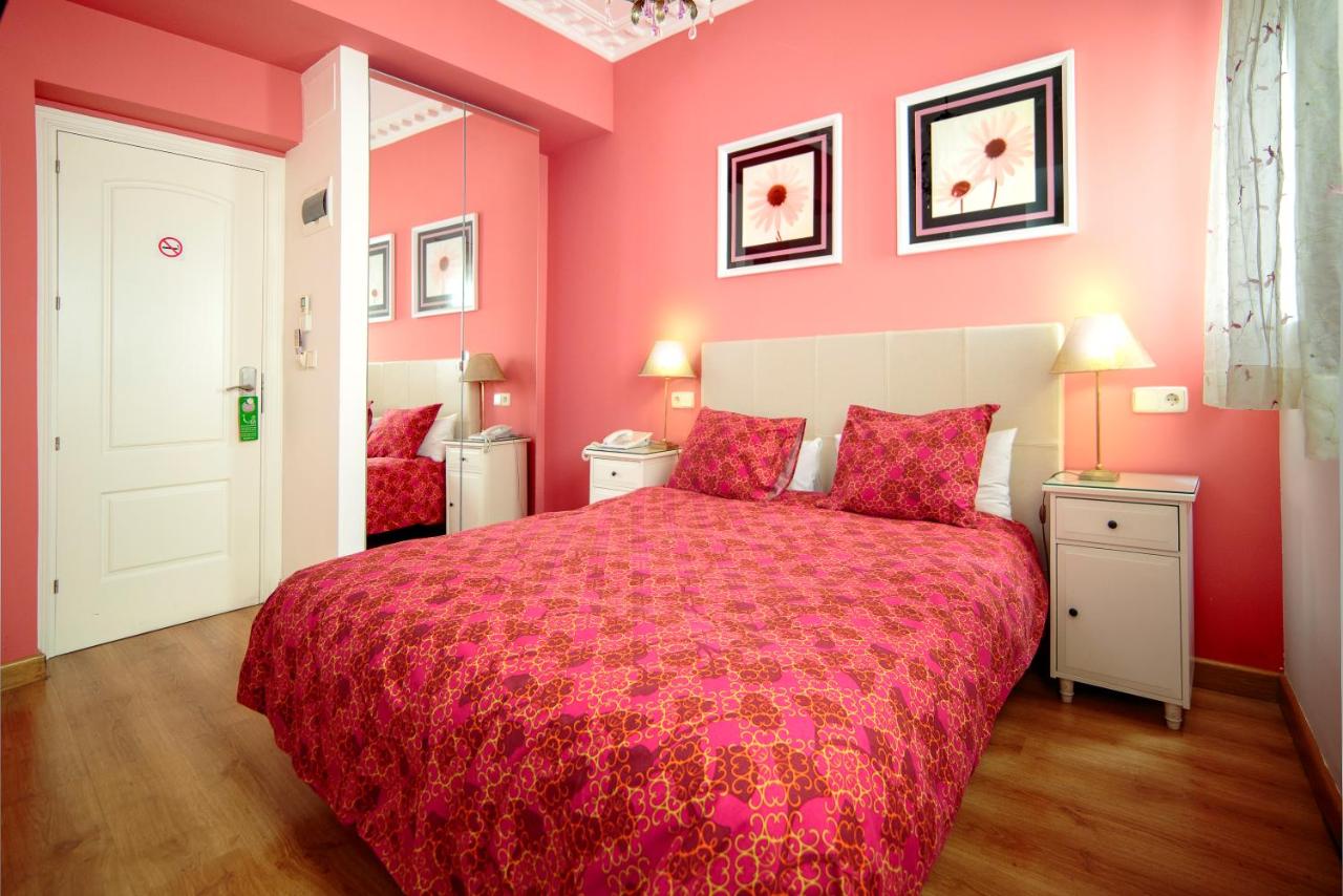 Hostal Adria Santa Ana photo 3