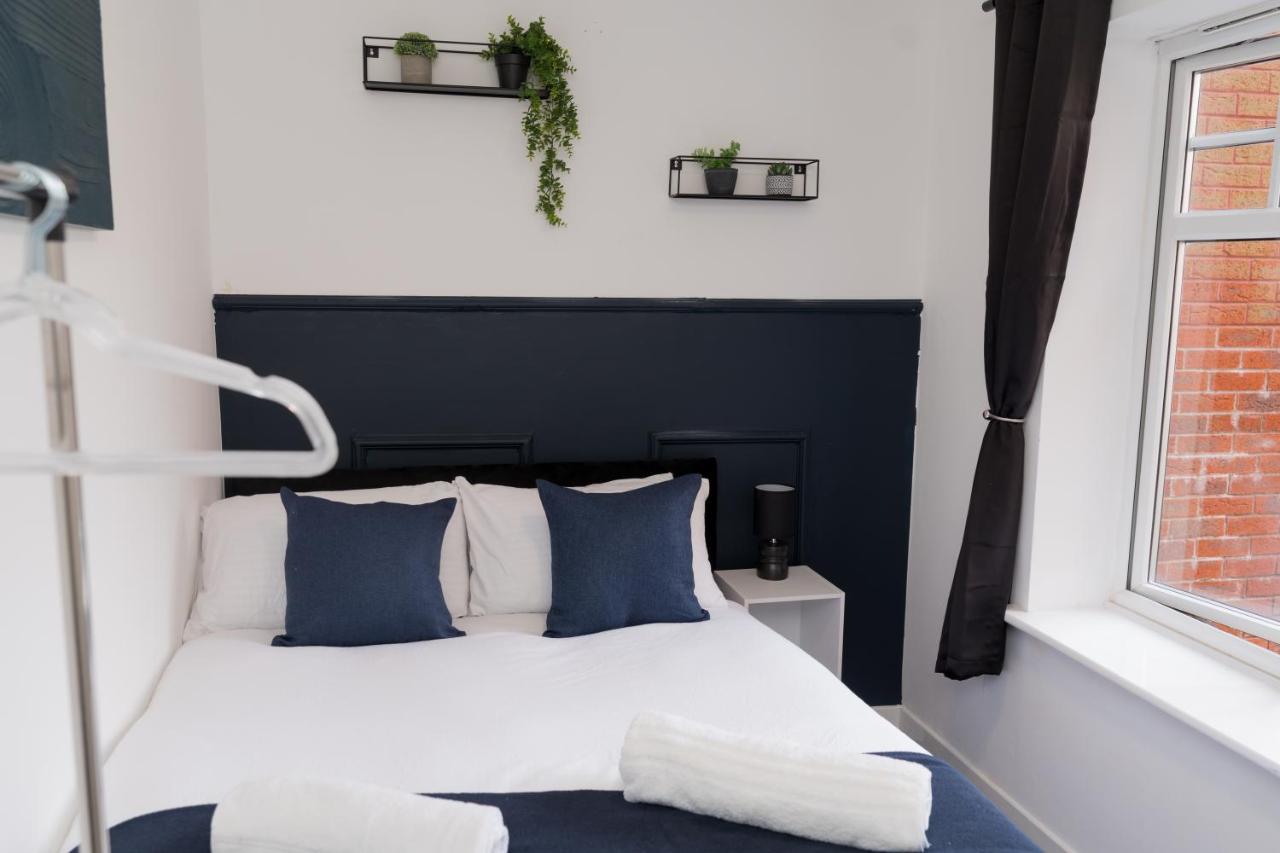 Boutique 2-Bed Apartment in Wolverhampton Centre - 6