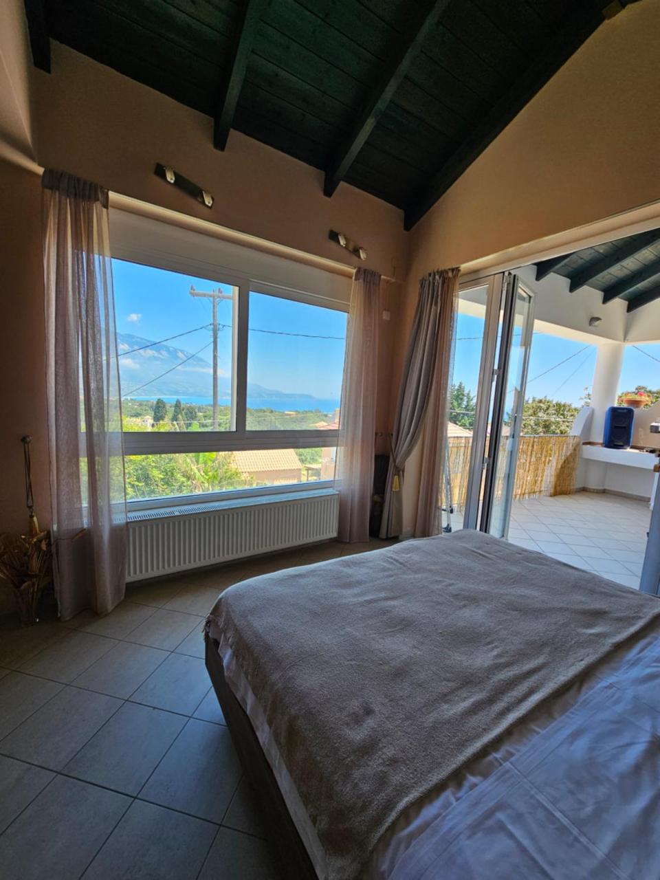 Marily's seaview suite with private JACUZZI and BBQ - 5